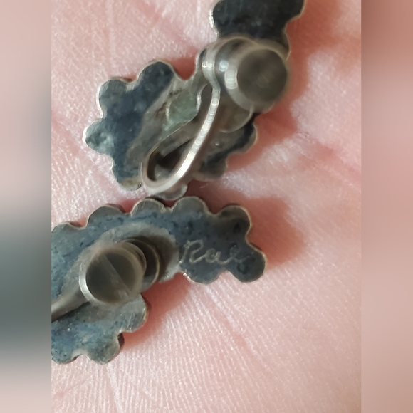 Vintage•925•Zuni•signed and stamped•sterling silver•turquoise•screwback•earrings - Picture 4 of 7